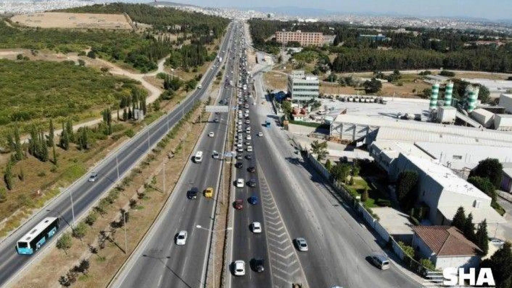 İstanbul çıkışında bayram öncesi trafik yoğunluğu başladı