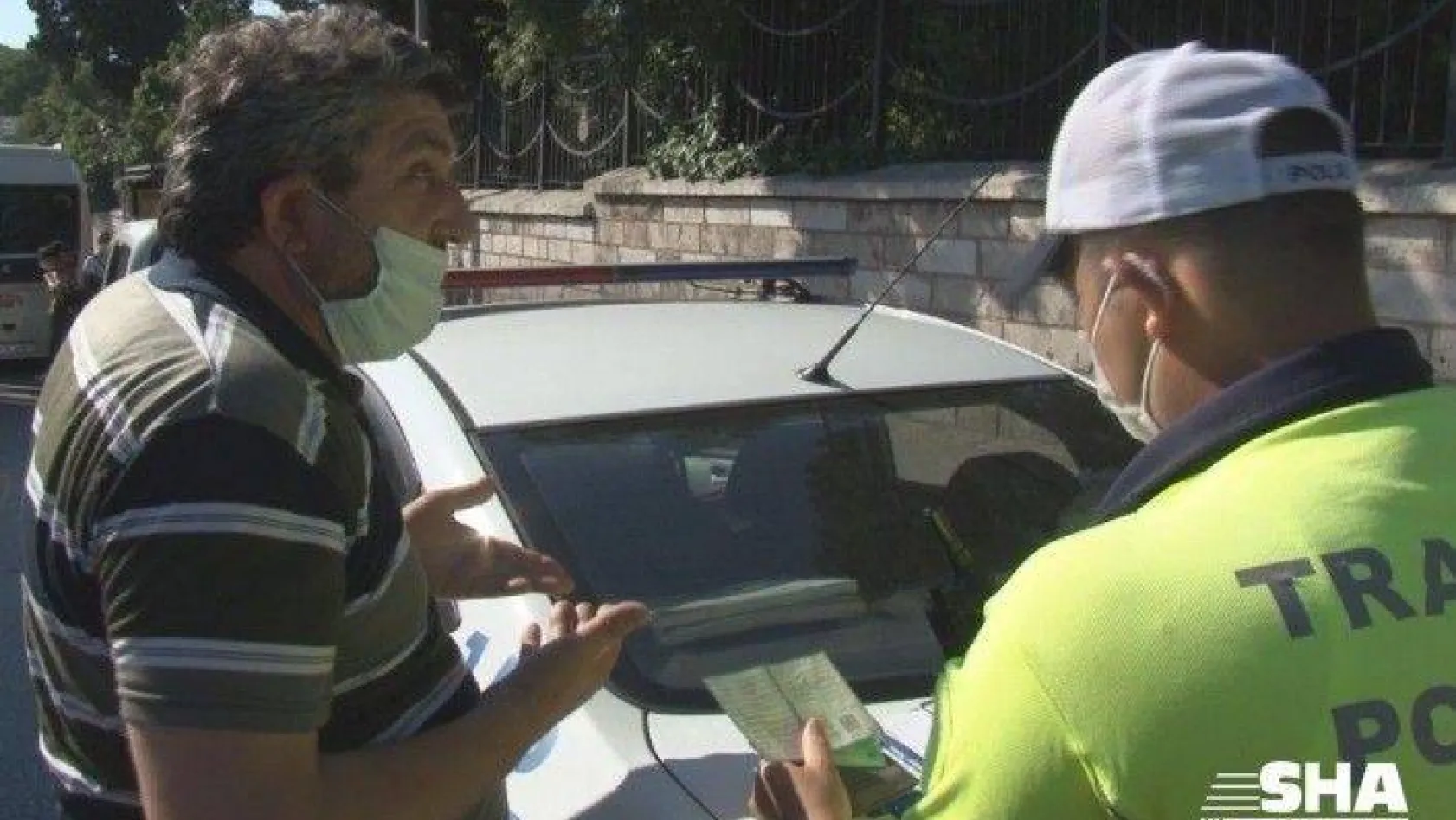 (Özel) Fatih'te ceza yiyen minibüsçü yolculara kızdı