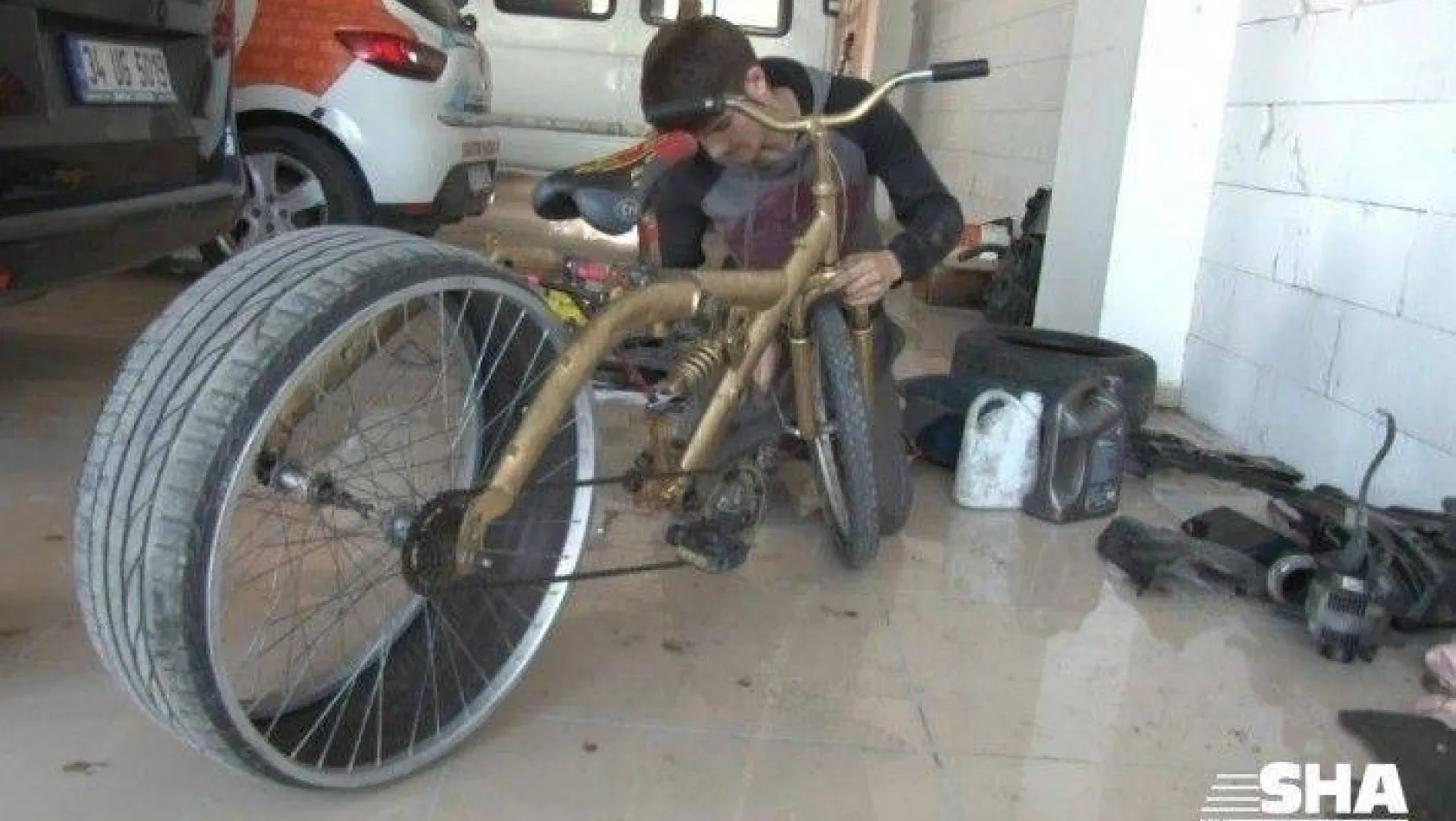 (Özel) Lastiği sürekli patlayan bisikletine çözümü otomobil lastiğinde buldu