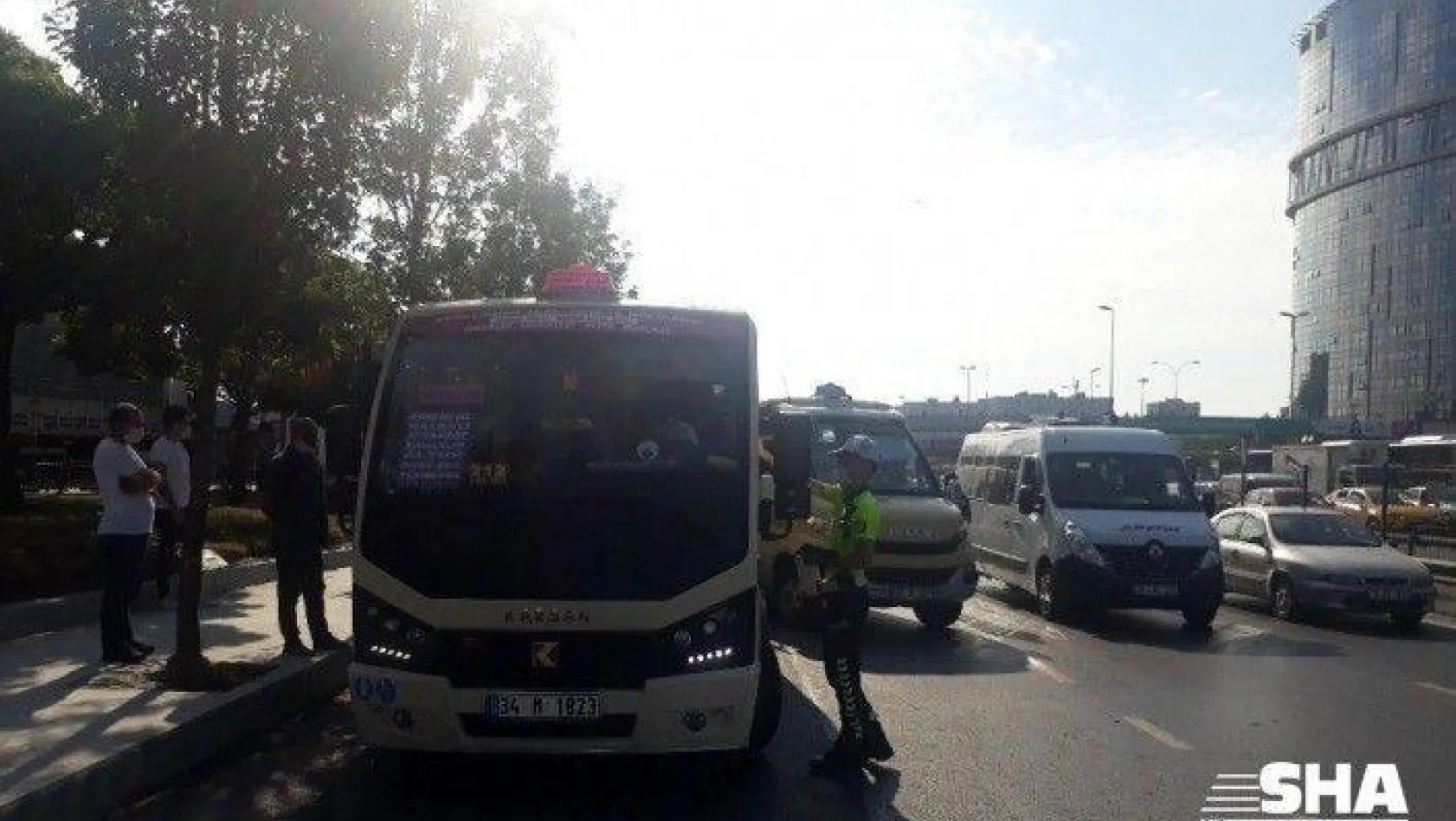 Yenibosna'da fazla yolcu taşıyan sürücüye para cezası kesildi
