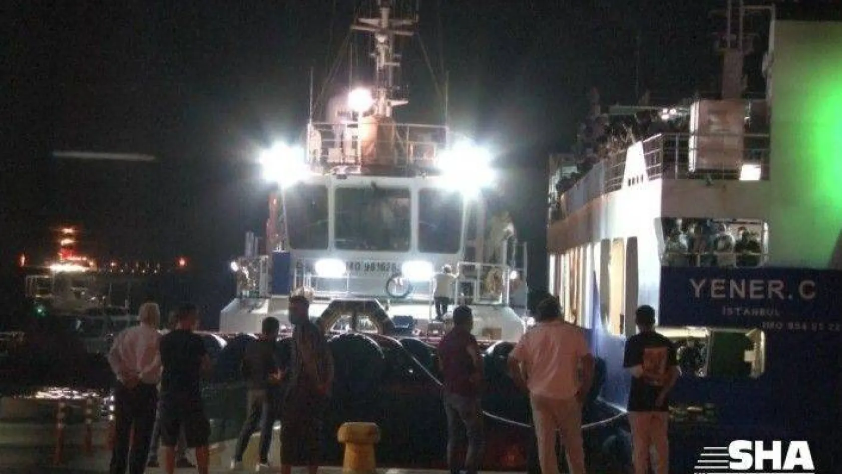 Arabalı yolcu feribotu arıza yaptı, yüzlerce yolcusu denizin ortasında mahsur kaldı