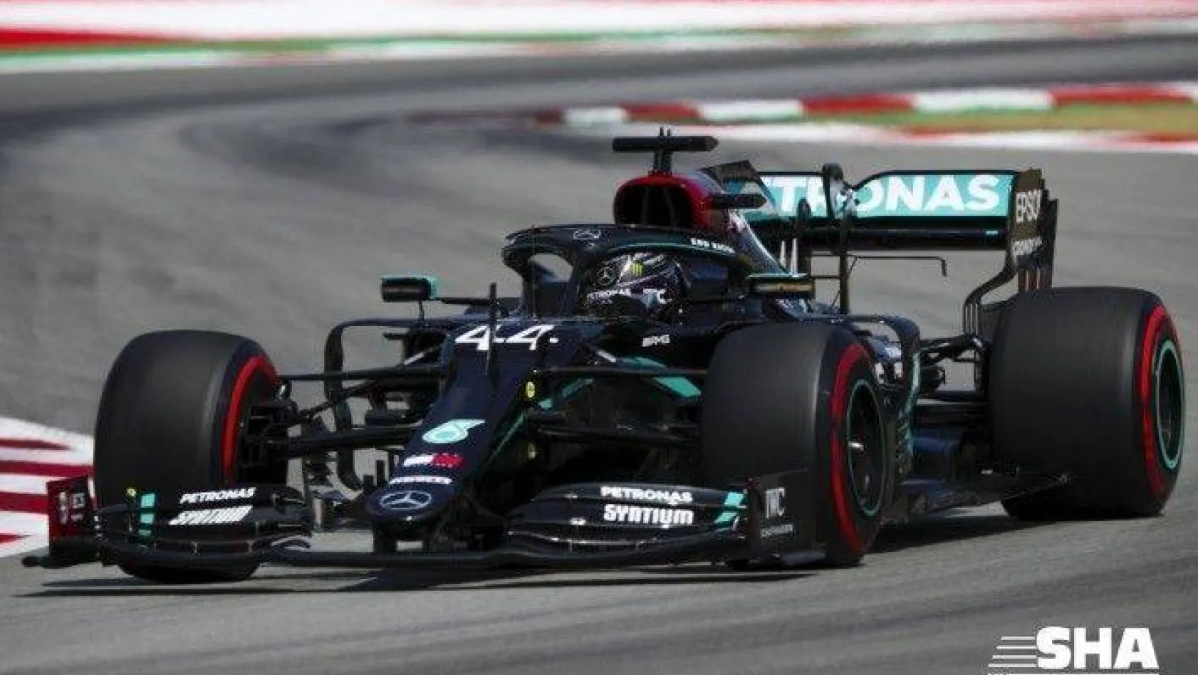Barcelona'da da Lewis Hamilton zirvede