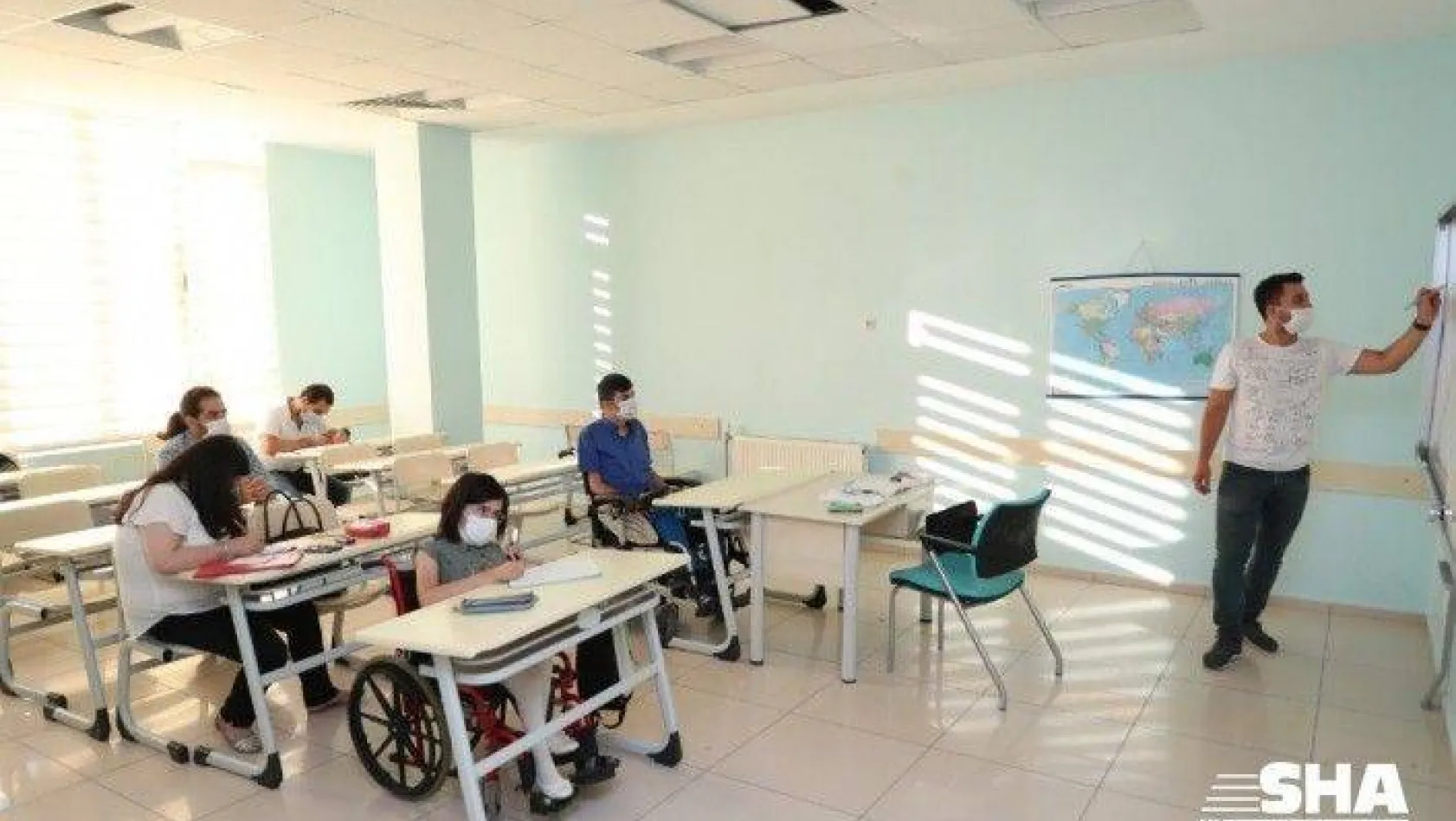 Başakşehir Belediyesi'nden engellilere özel KPSS kursu