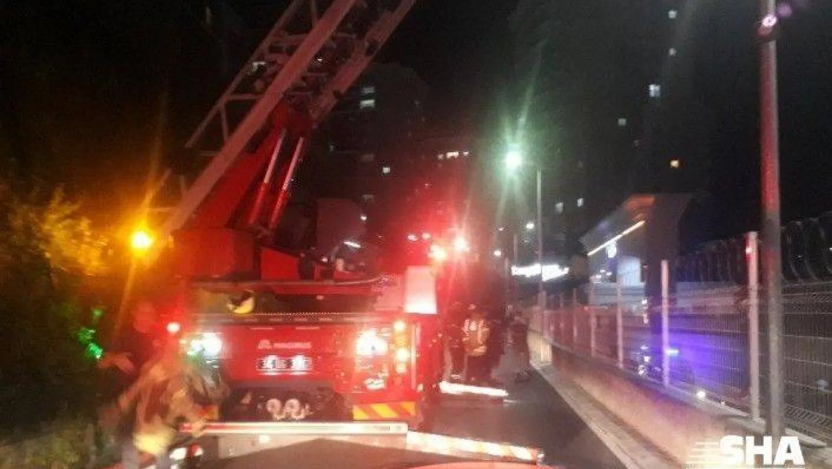 Başakşehir'de 15 katlı binada korkutan yangın