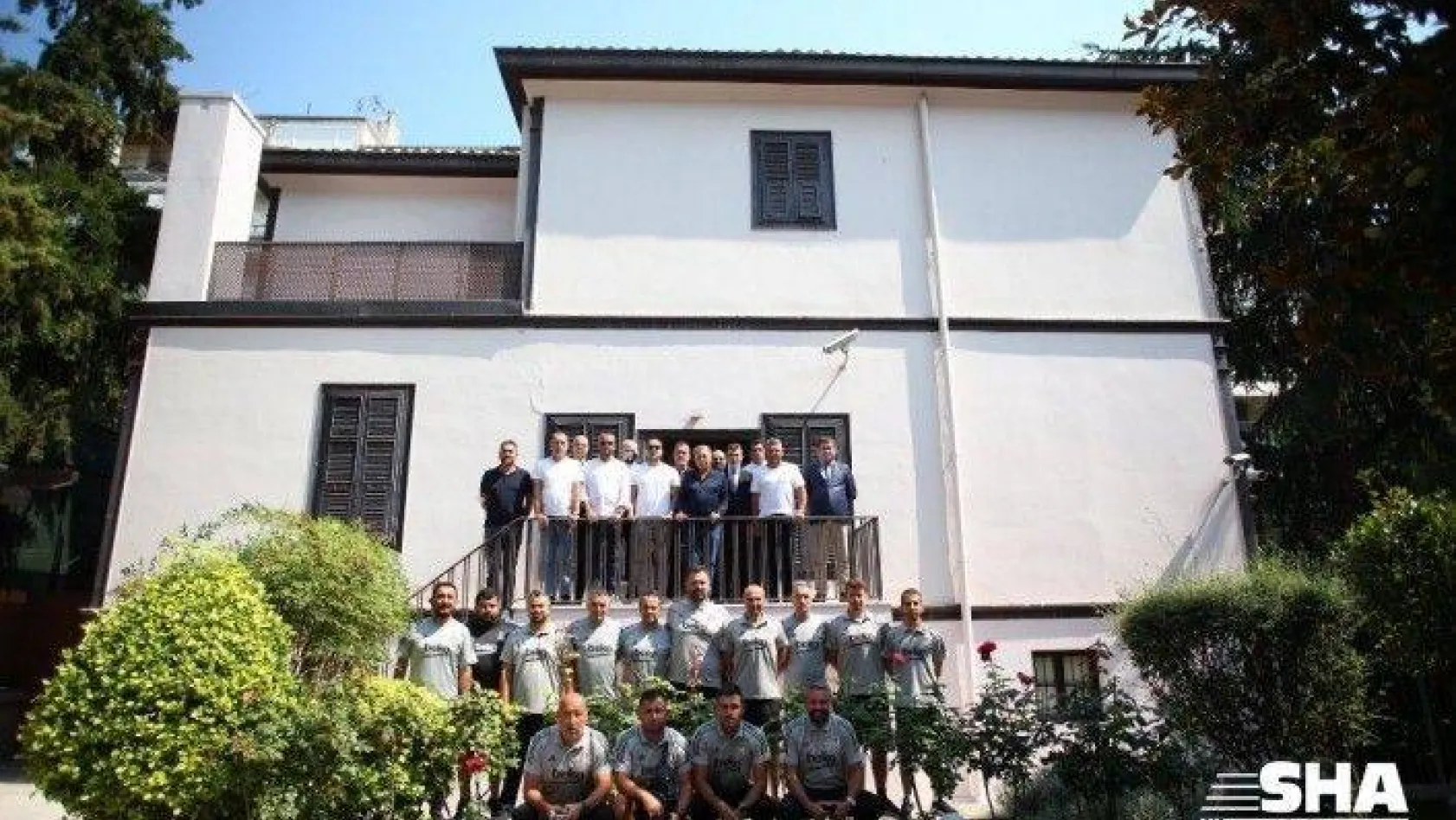 Beşiktaş yönetimi Atatürk'ün evini ziyaret etti
