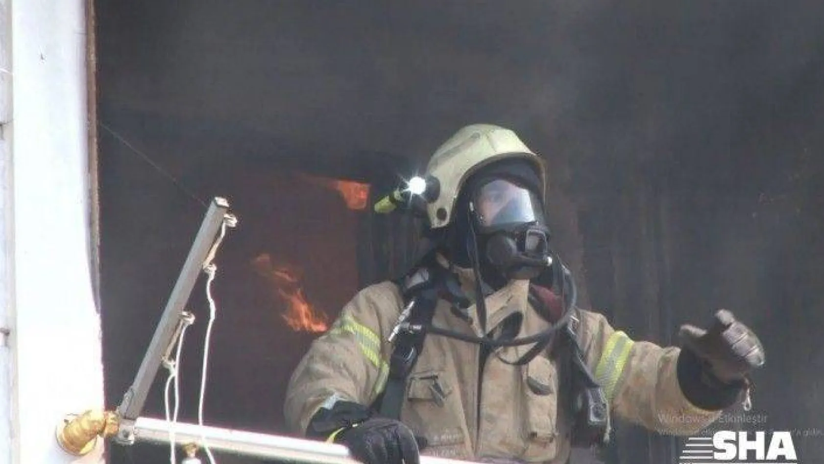 Esenyurt'ta yangın paniği: 4 kişi kurtarıldı