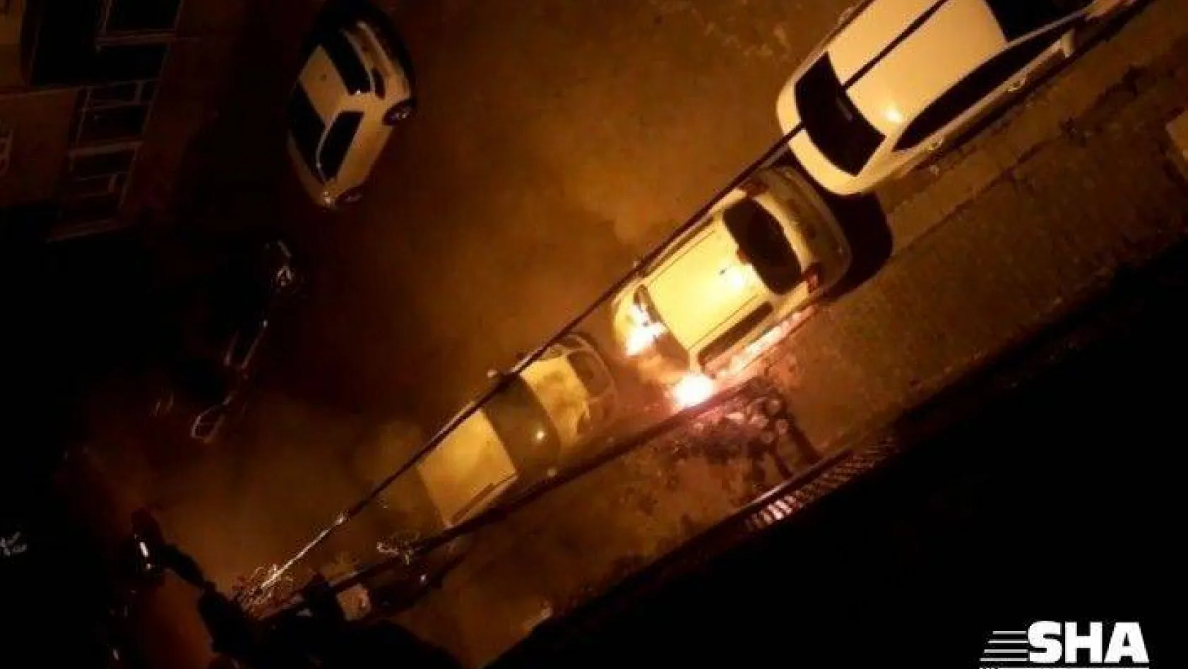 Gaziosmanpaşa'da bir otomobil kundaklandı