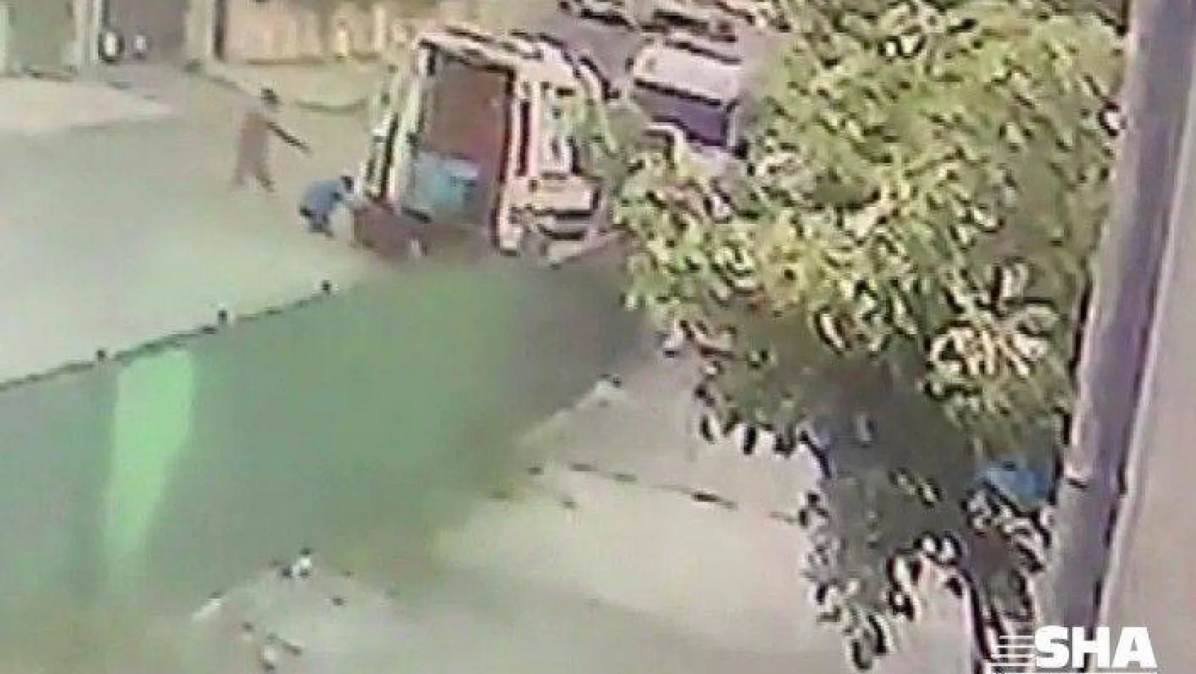 Pendik'te ambulans şoförü silahlı saldırıya uğradı