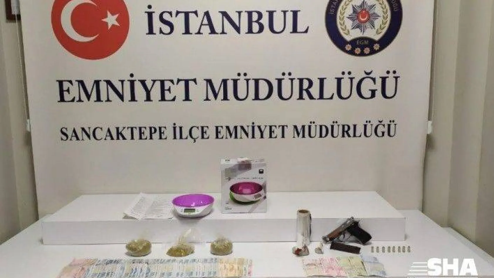 Sancaktepe'de uyuşturucu satan şahıslar kıskıvrak yakalandı