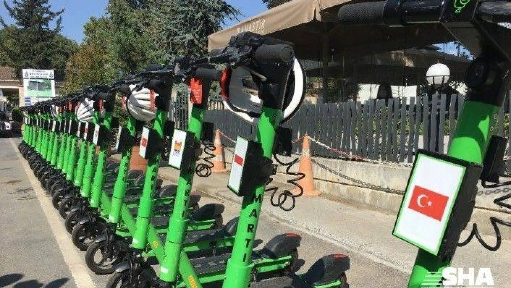 12 ülke konsolosu elektrikli scooter ile Zeytinburnu'nu gezdi