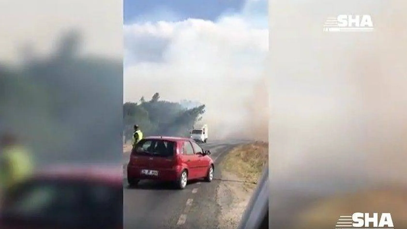 Ot yangını köy yollarını trafiğe kapattı