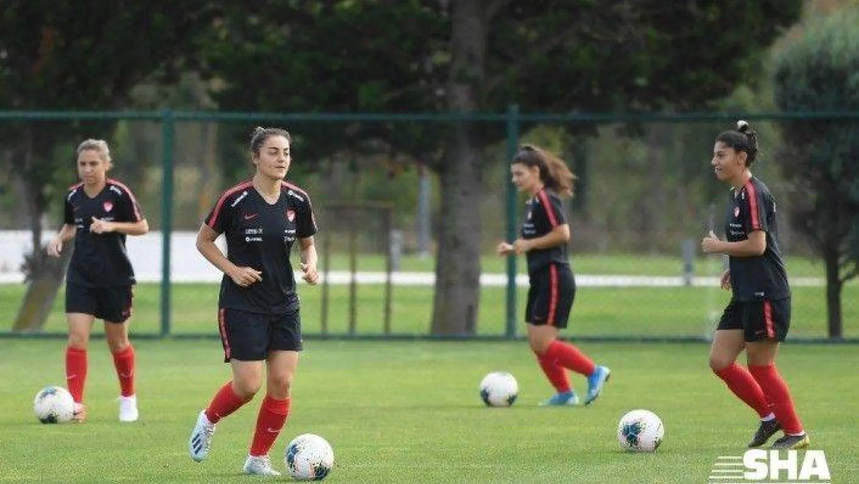 A Milli Kadın Futbol Takımı, Slovenya maçı hazırlıklarını sürdürüyor