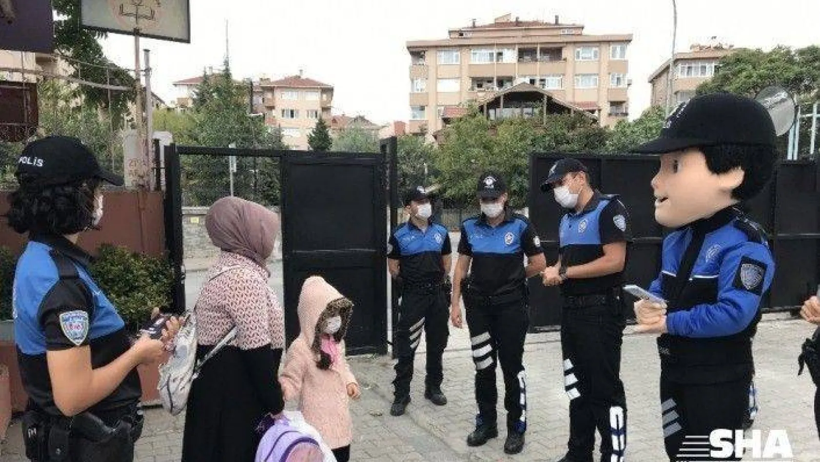 Ataşehir'de okullarda maske ve dezenfektan dönemi