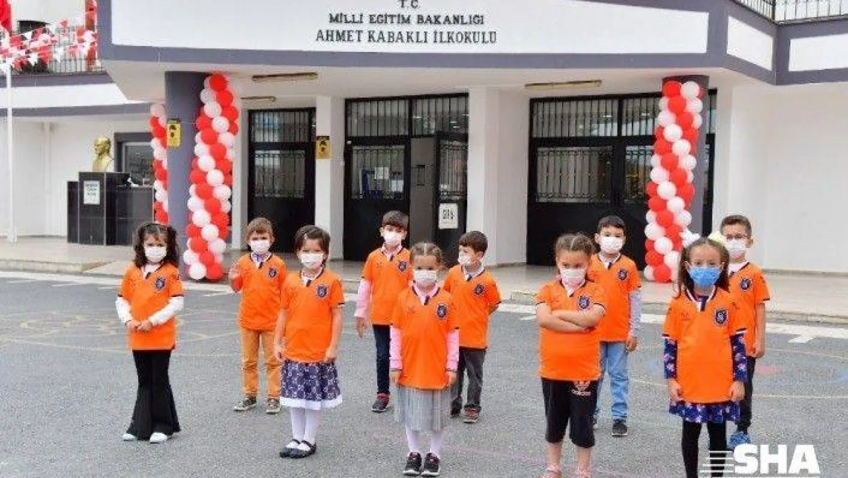 Başakşehir'den 81 ildeki 81 okula 810 forma