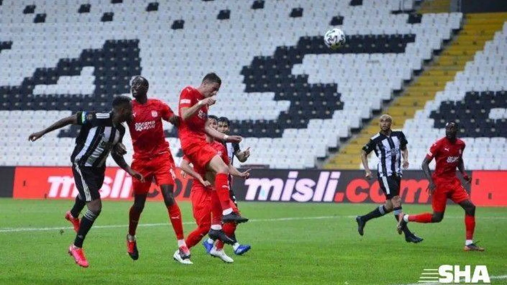 Beşiktaş, Sivasspor'a 1-0 mağlup oldu