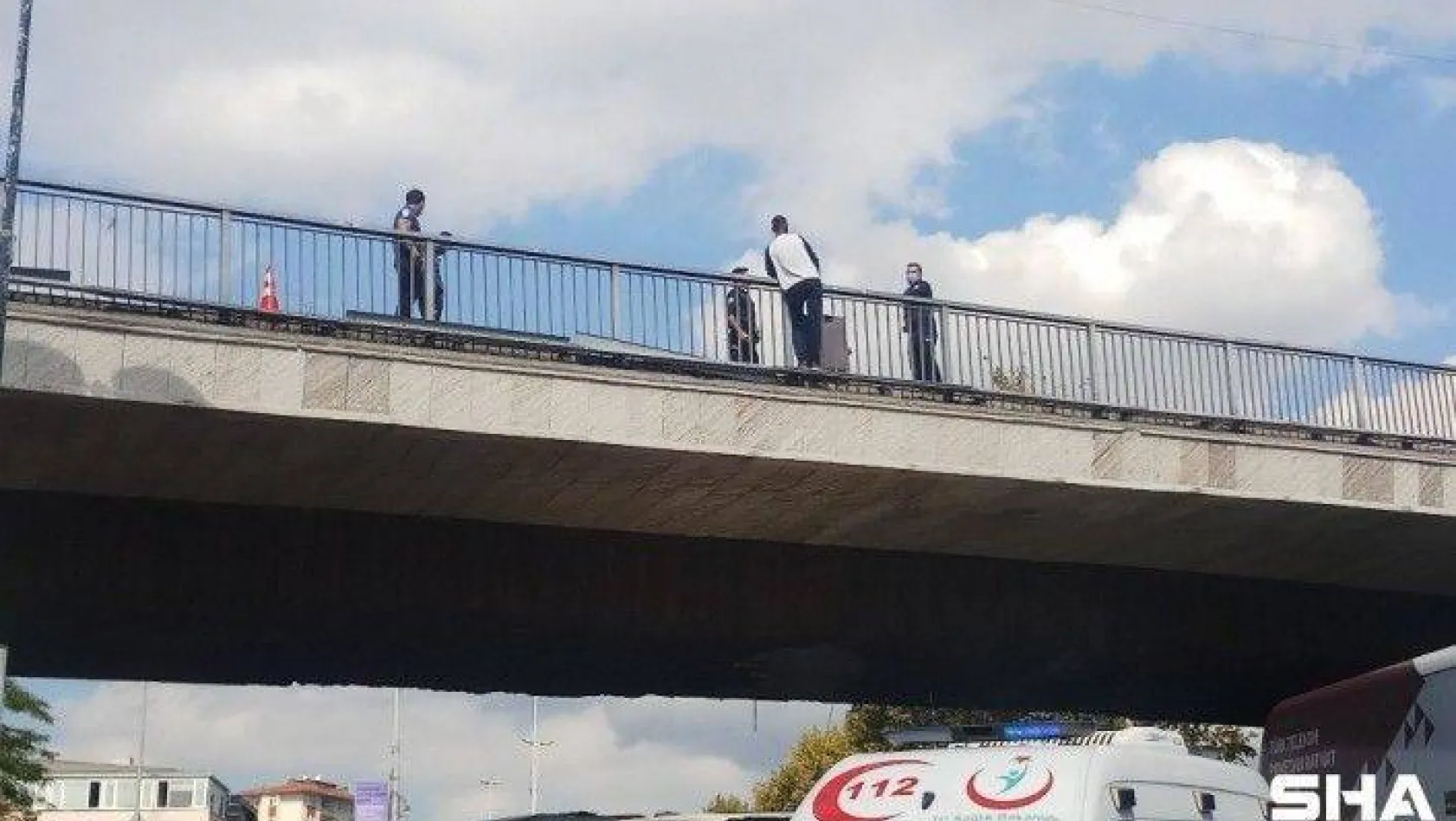 Beşiktaş'ta trafiği kilitleyen intihar girişimi