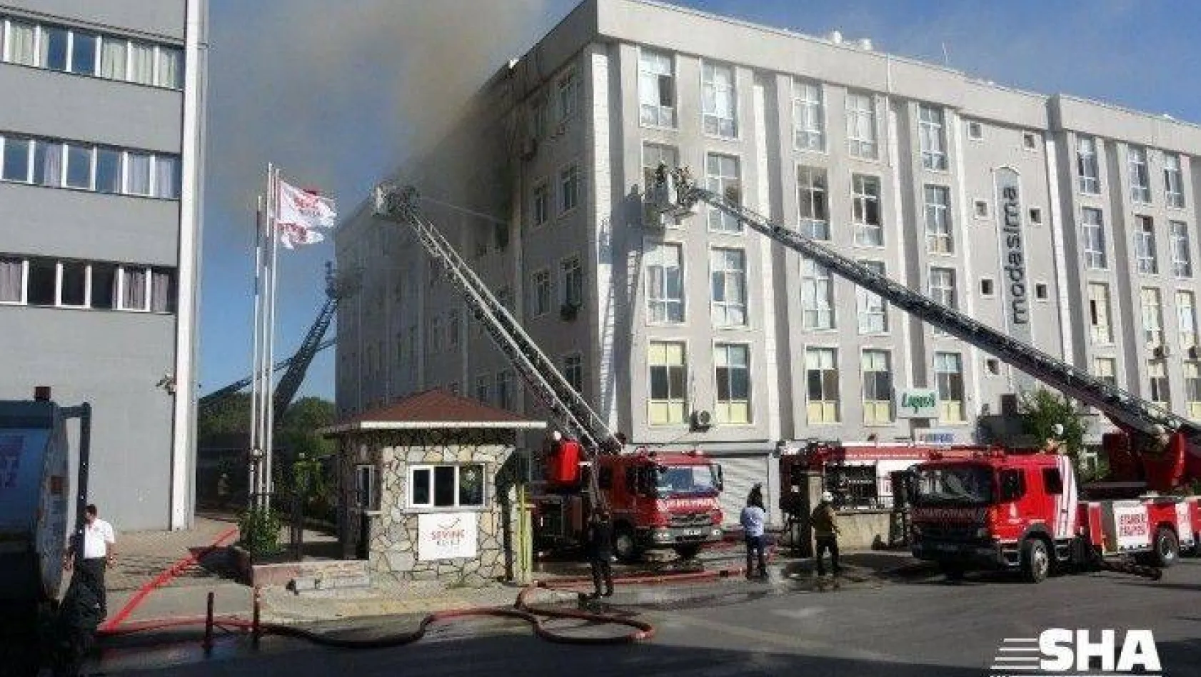 Çekmeköy'de tekstil atölyesinde yangın çıktı