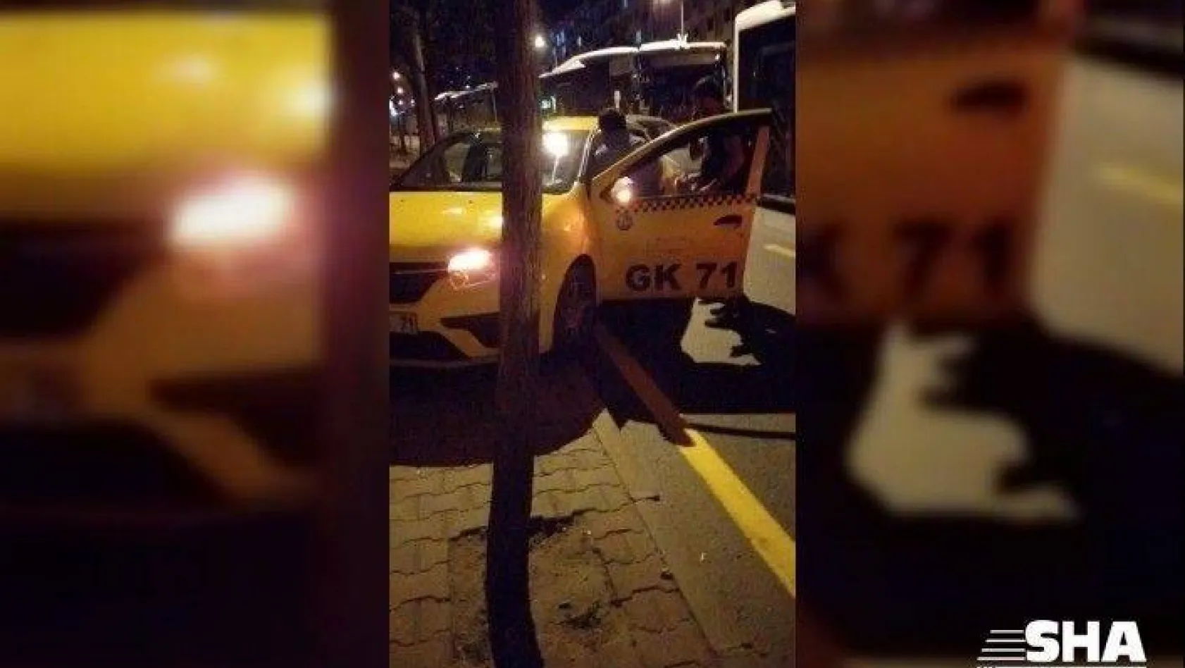 Direksiyon hakimiyetini kaybeden taksi sürücüsü duvara çarparak durabildi : 1 yaralı