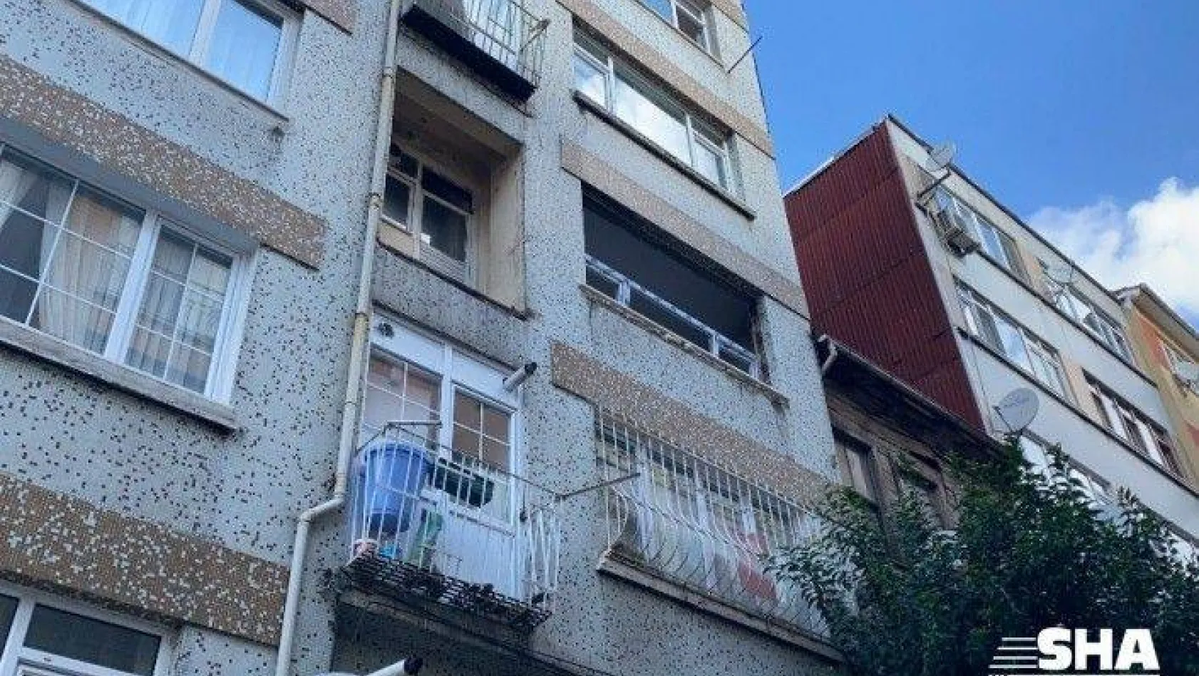 İstanbul'da dehşet anları kamerada: İşçi 3. kattan düştü
