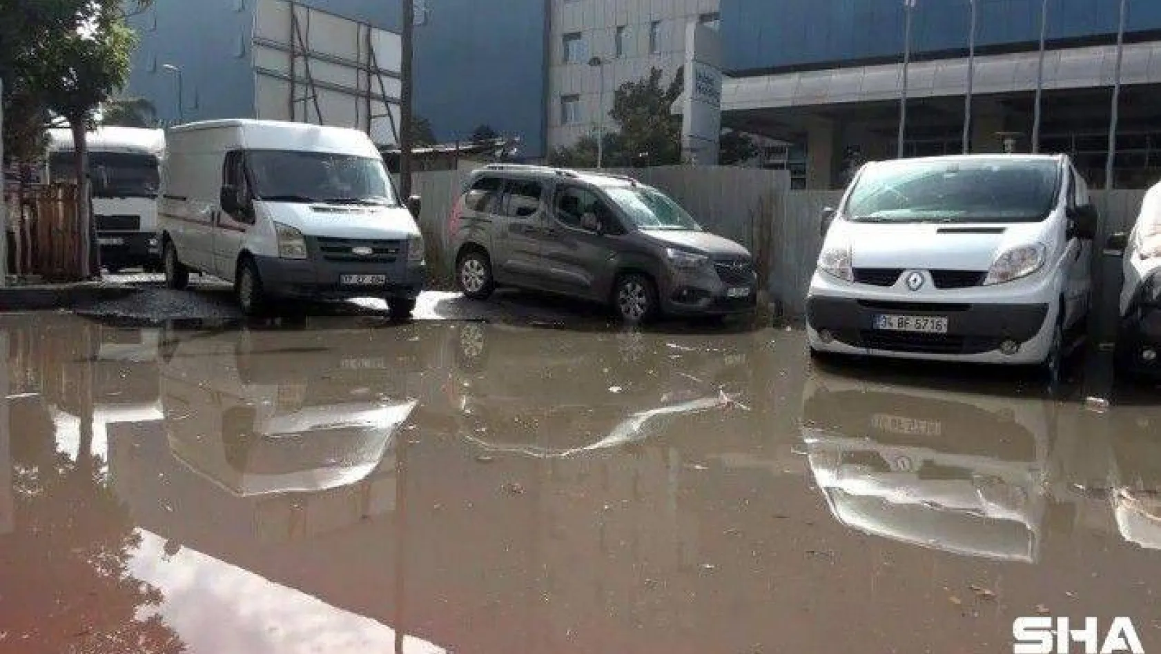 İstanbul'daki etkili yağış esnafı da vurdu