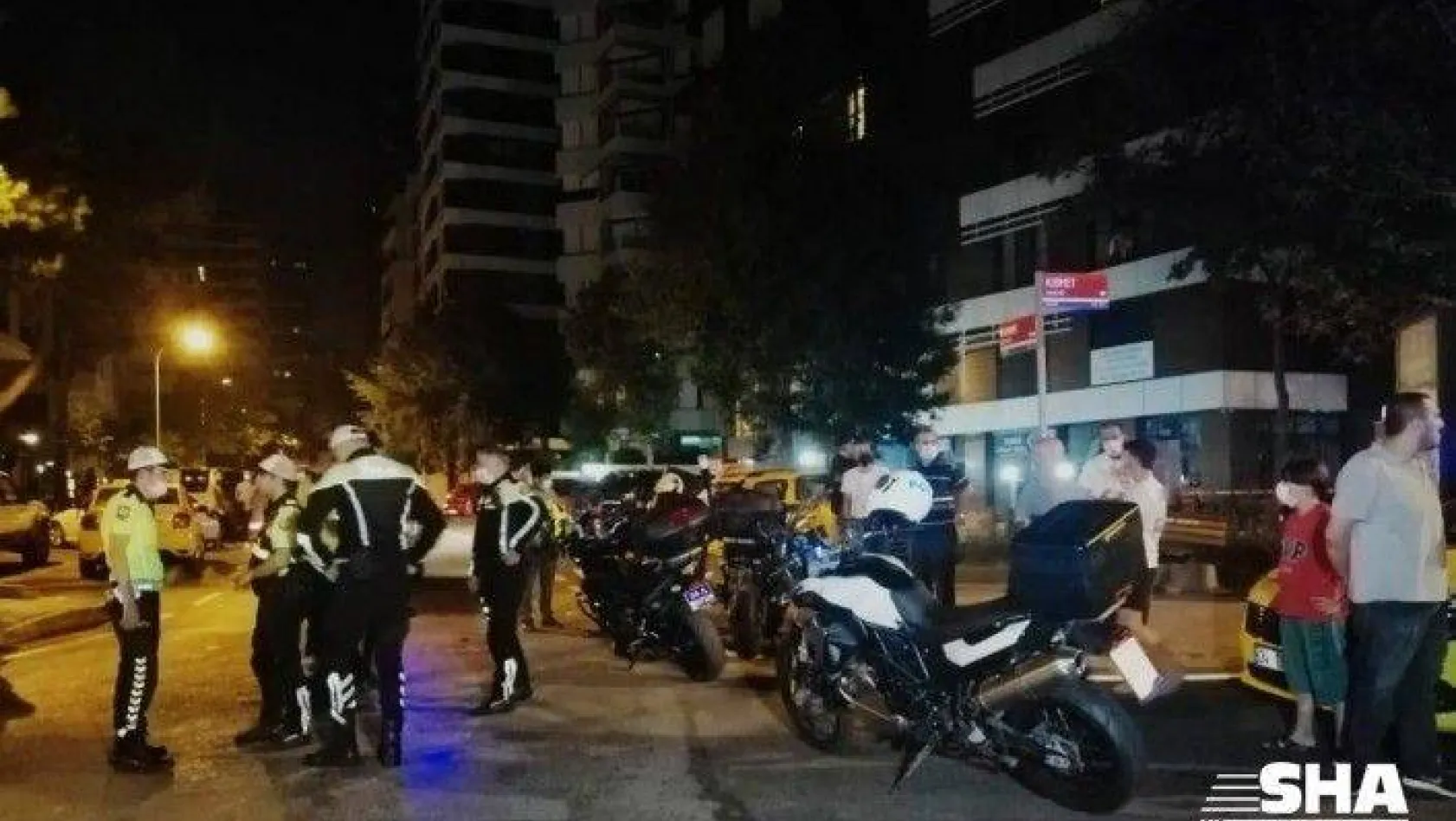 Kadıköy'de motosikletli trafik polisiyle bir başka motosiklet sürücüsü çarpıştı
