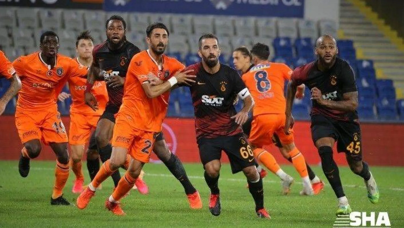 Medipol Başakşehir - Galatasaray maçından kareler -1-