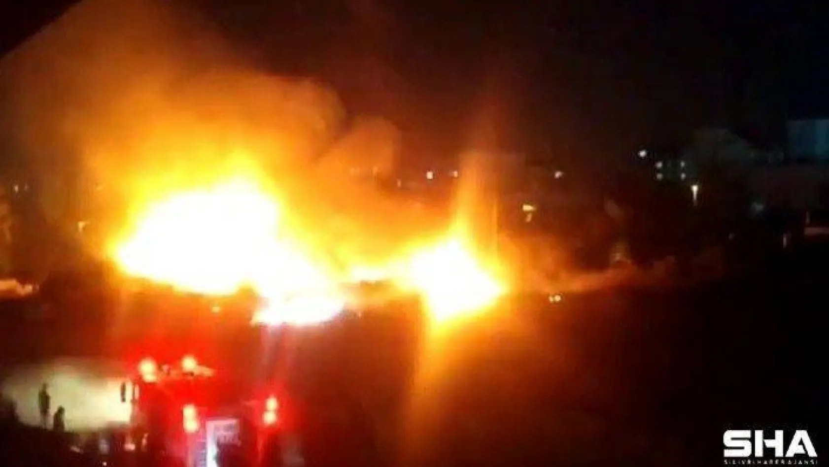 (Özel) Ataşehir'de elektrik kabloları yangına neden oldu