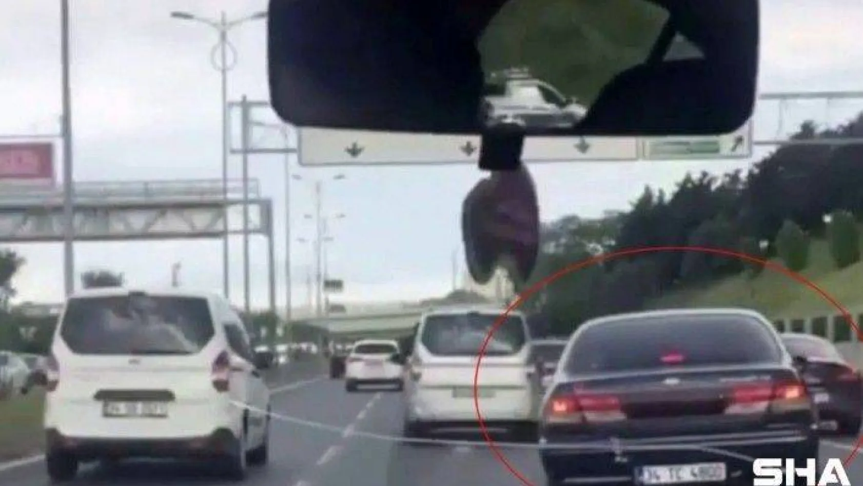 (Özel) İstanbul trafiğinde 'makas' terörleri kamerada