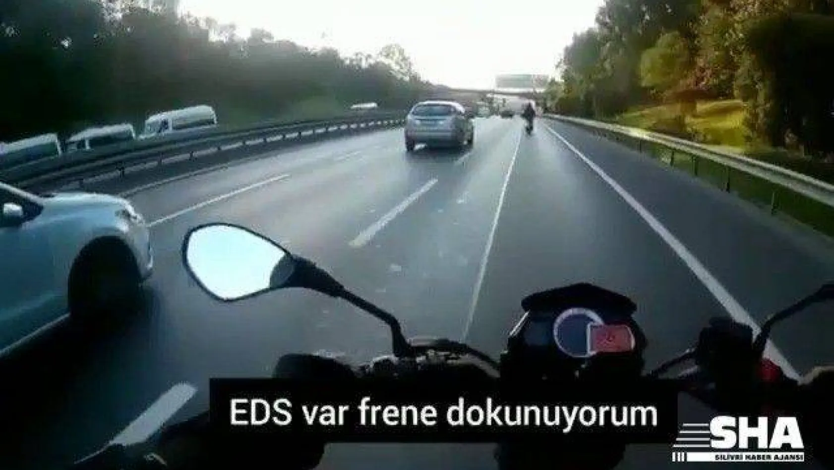 Özel) TEM Otoyolu'nda motosikletlinin ölümden döndüğü 'makas' terörü kamerada