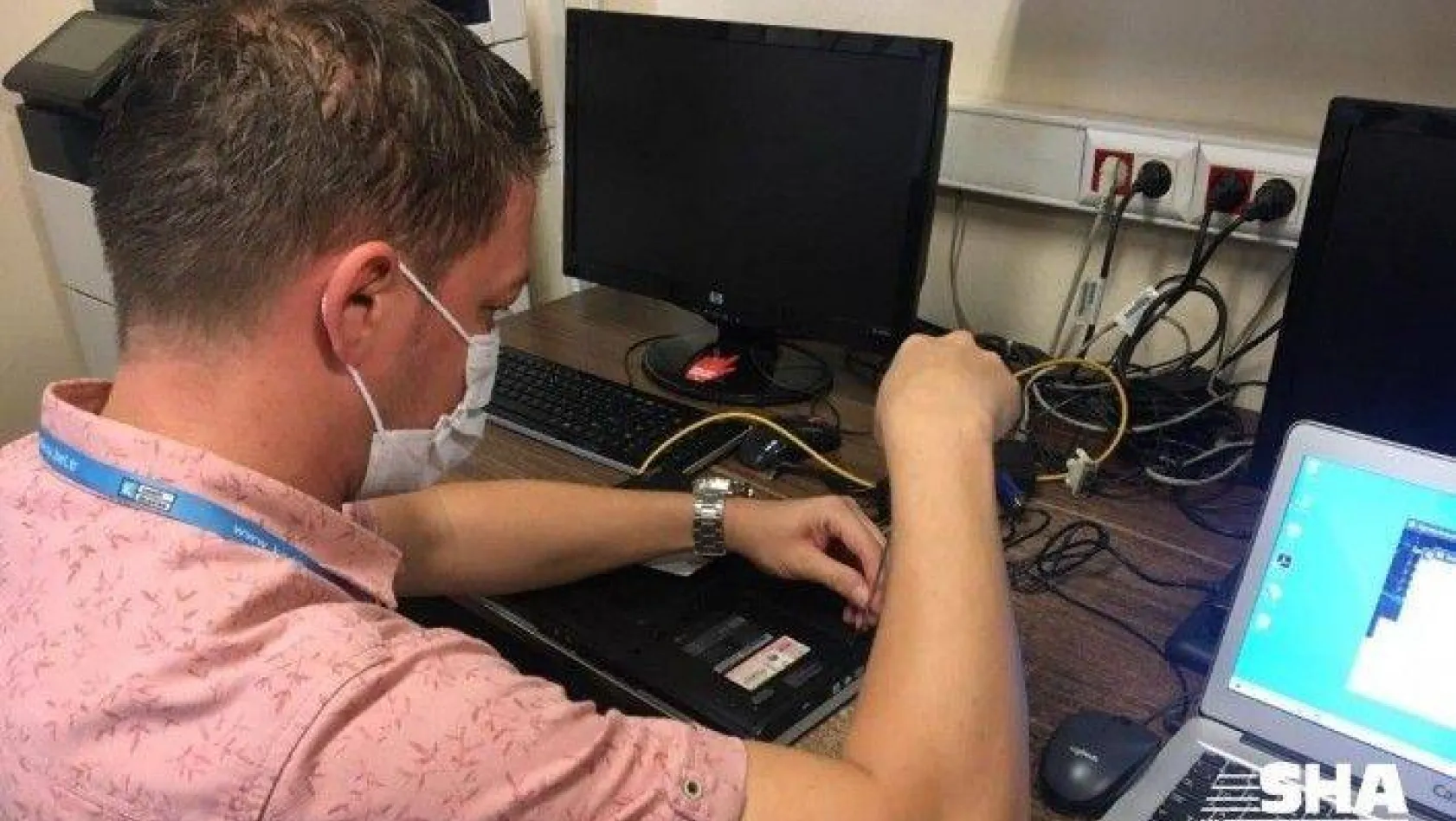 Pandemi nedeniyle uzaktan eğitim gören Kadıköylü ihtiyaç sahibi öğrencilere bilgisayar desteği