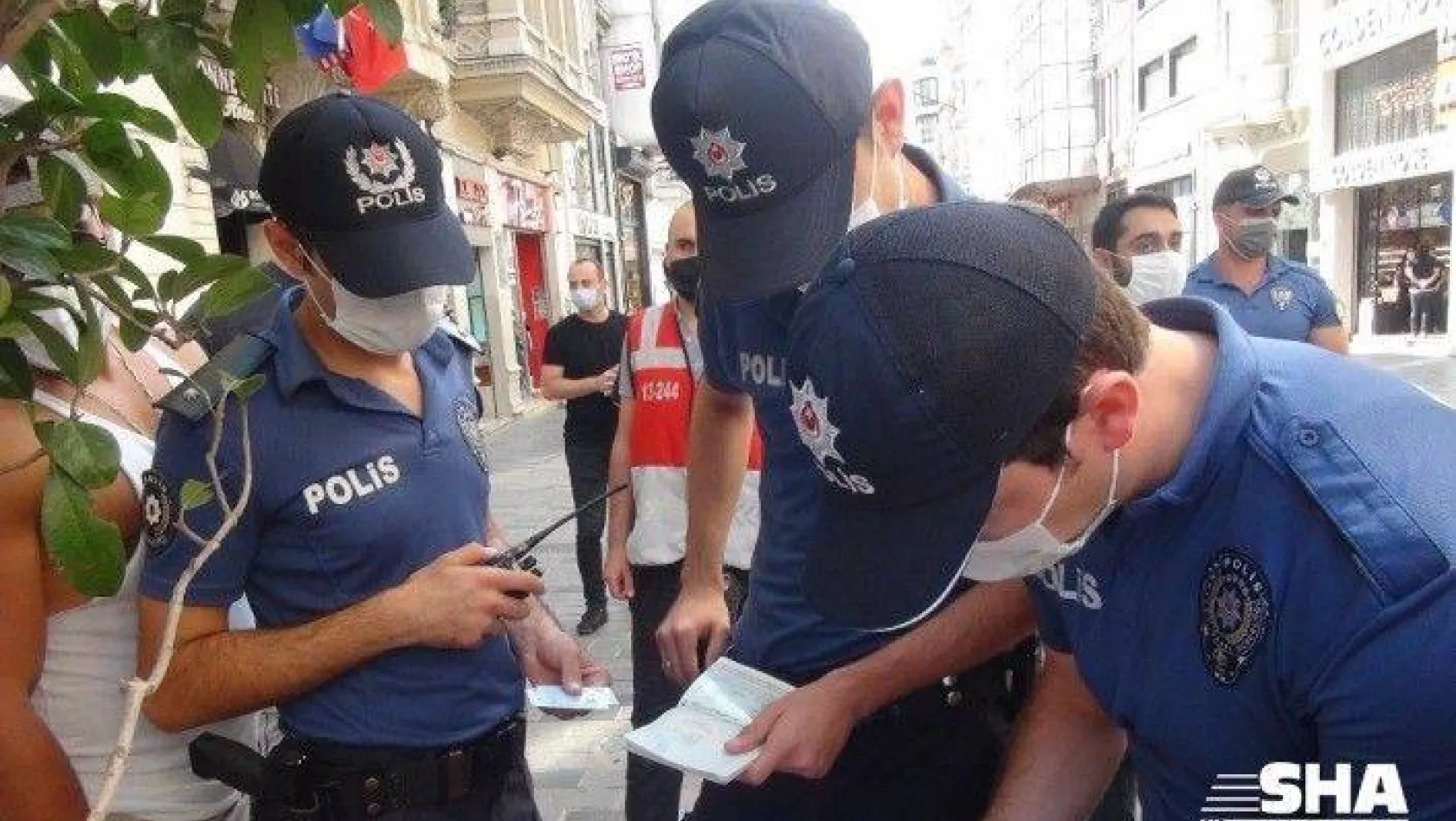 Taksim'de korona virüs kurallarını hiçe sayanlara ceza yağdı