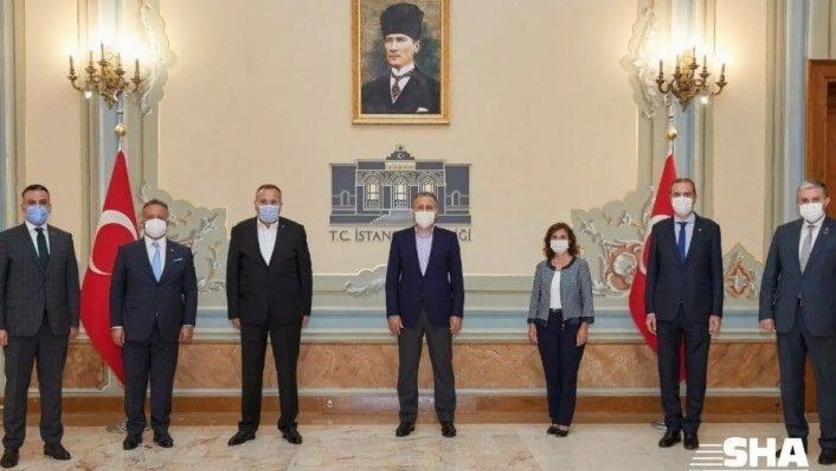 Vali Yerlikaya, iş dünyasının temsilcileriyle yaptığı toplantının fotoğraflarını paylaştı