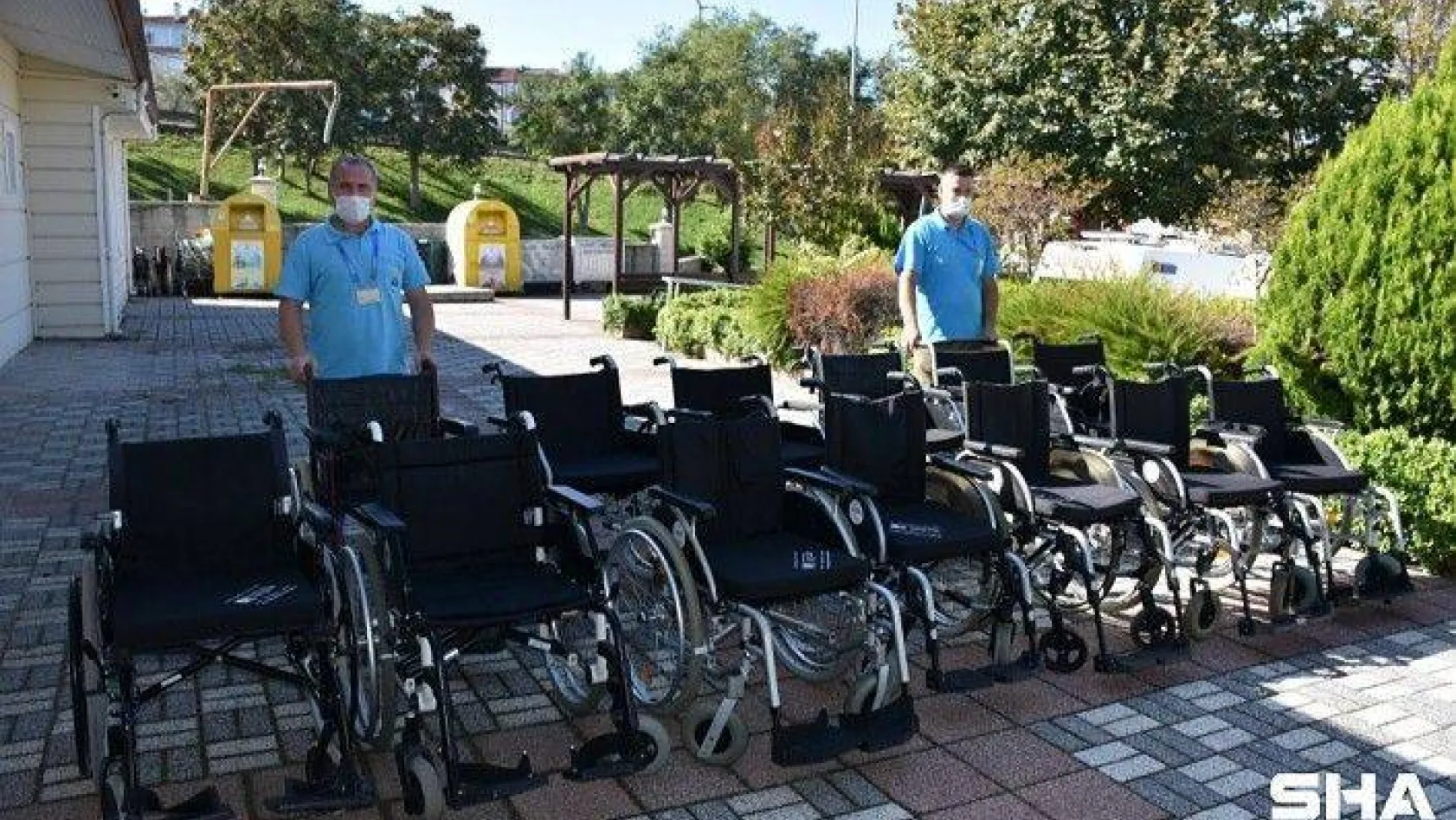 15 Hastaya Tekerlekli Sandalye Desteği