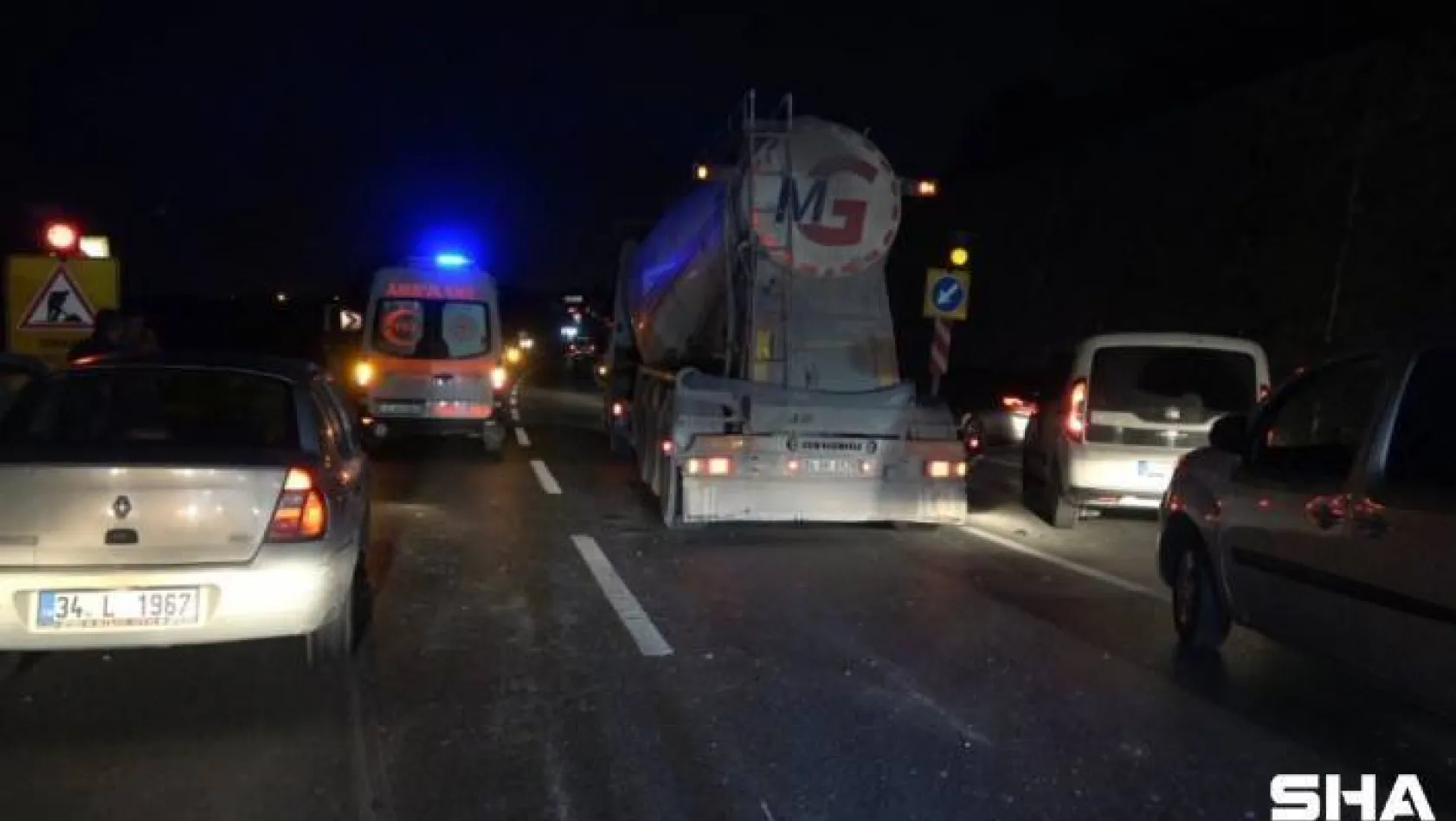 Arnavutköy'de hafriyat kamyonuyla otomobil çarpıştı: 1 yaralı