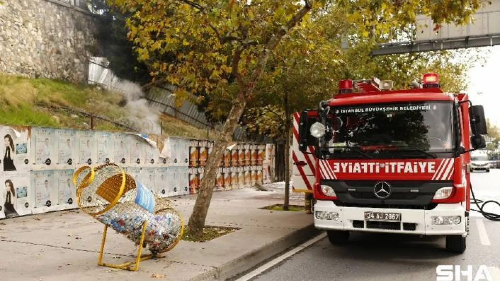 Beşiktaş'ta yer altındaki elektrik kablolarından dolayı yangın çıktı
