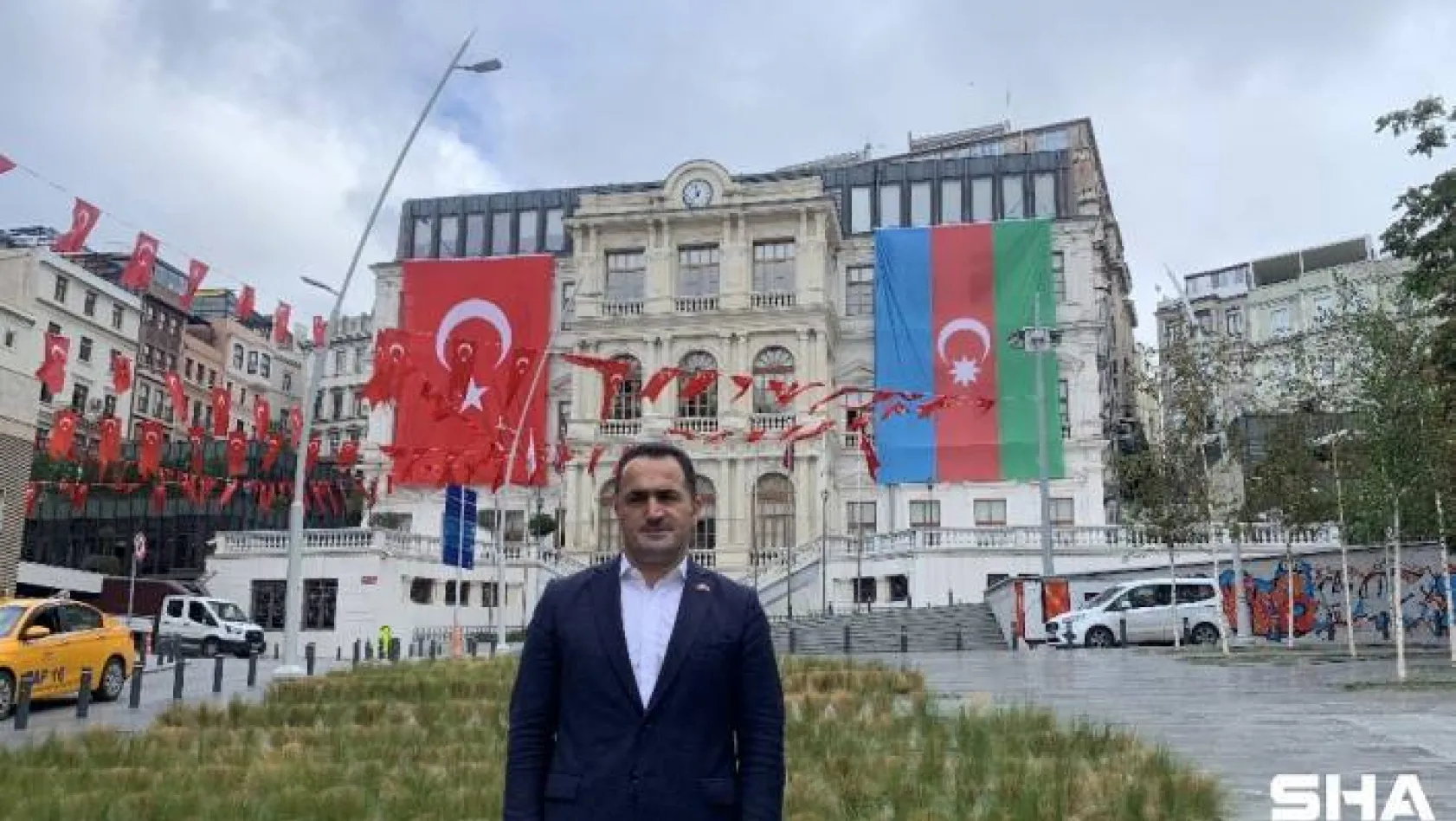 Beyoğlu Belediyesi'nden Azerbaycan'a bayraklı destek