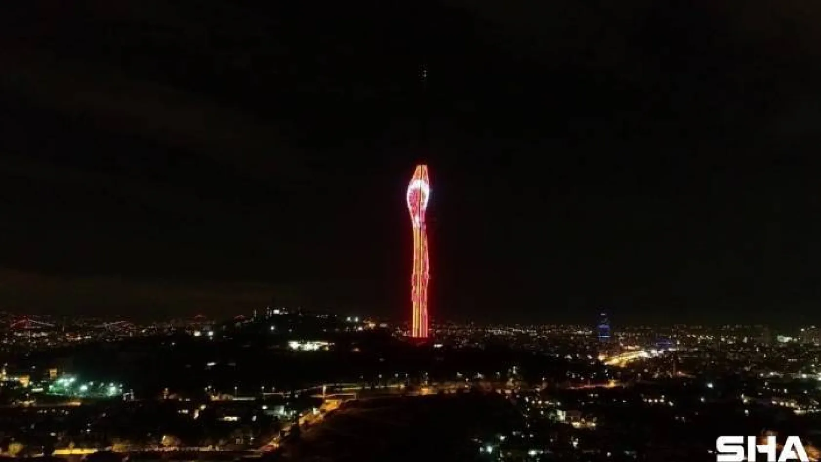 Çamlıca Kulesi'ndeki 'Cumhuriyet' temalı ışık şöleni havadan görüntülendi