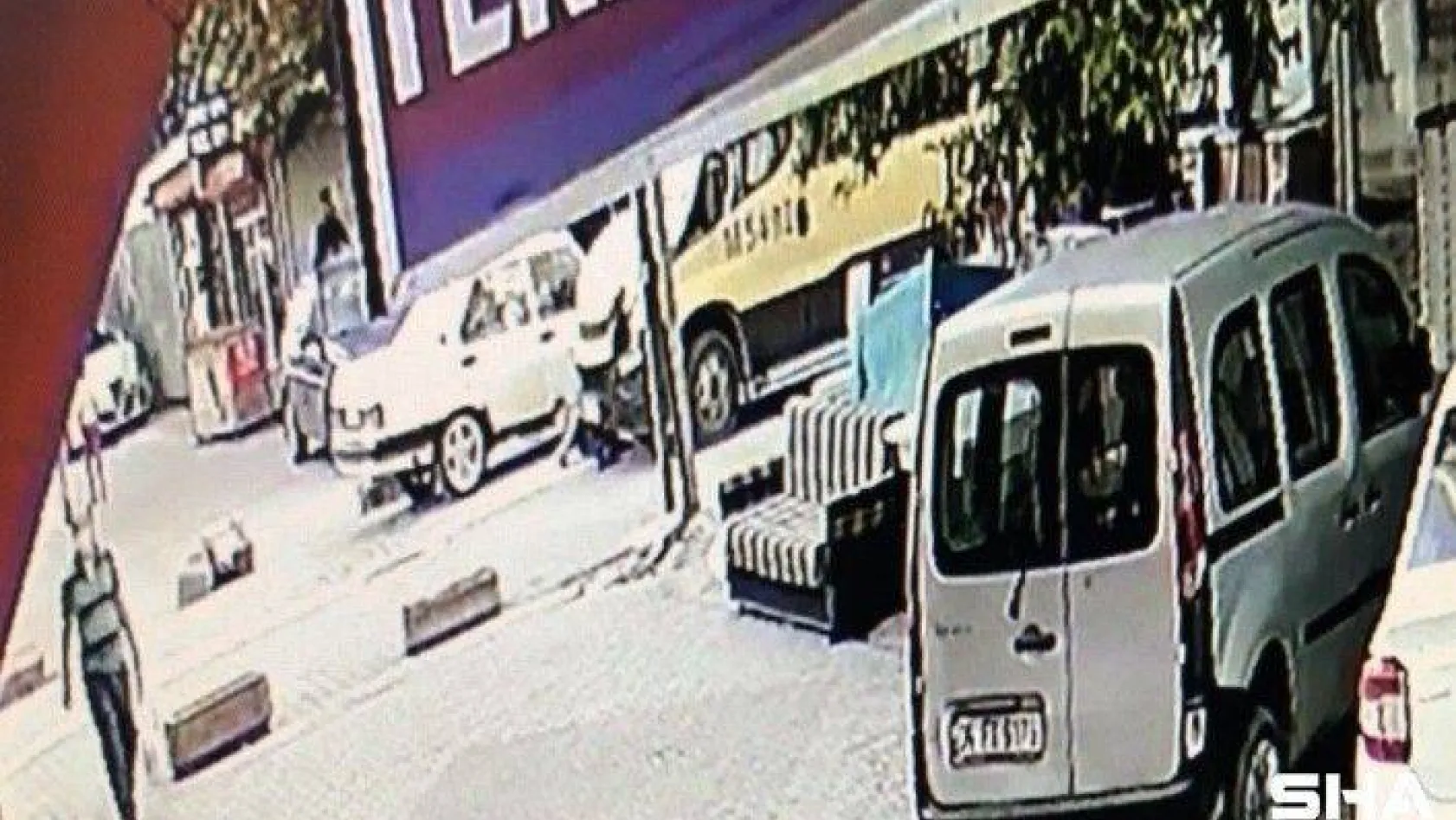 Esenyurt'ta çocuğu çarpan minibüsçüye meydan dayağı