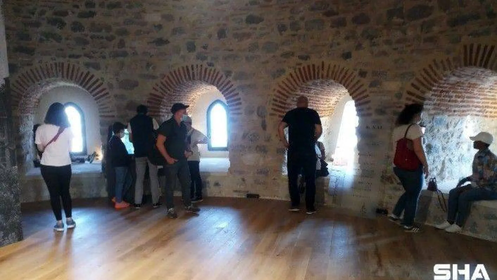 Galata Kulesi'ne restorasyon sonrası ziyaretçi akını