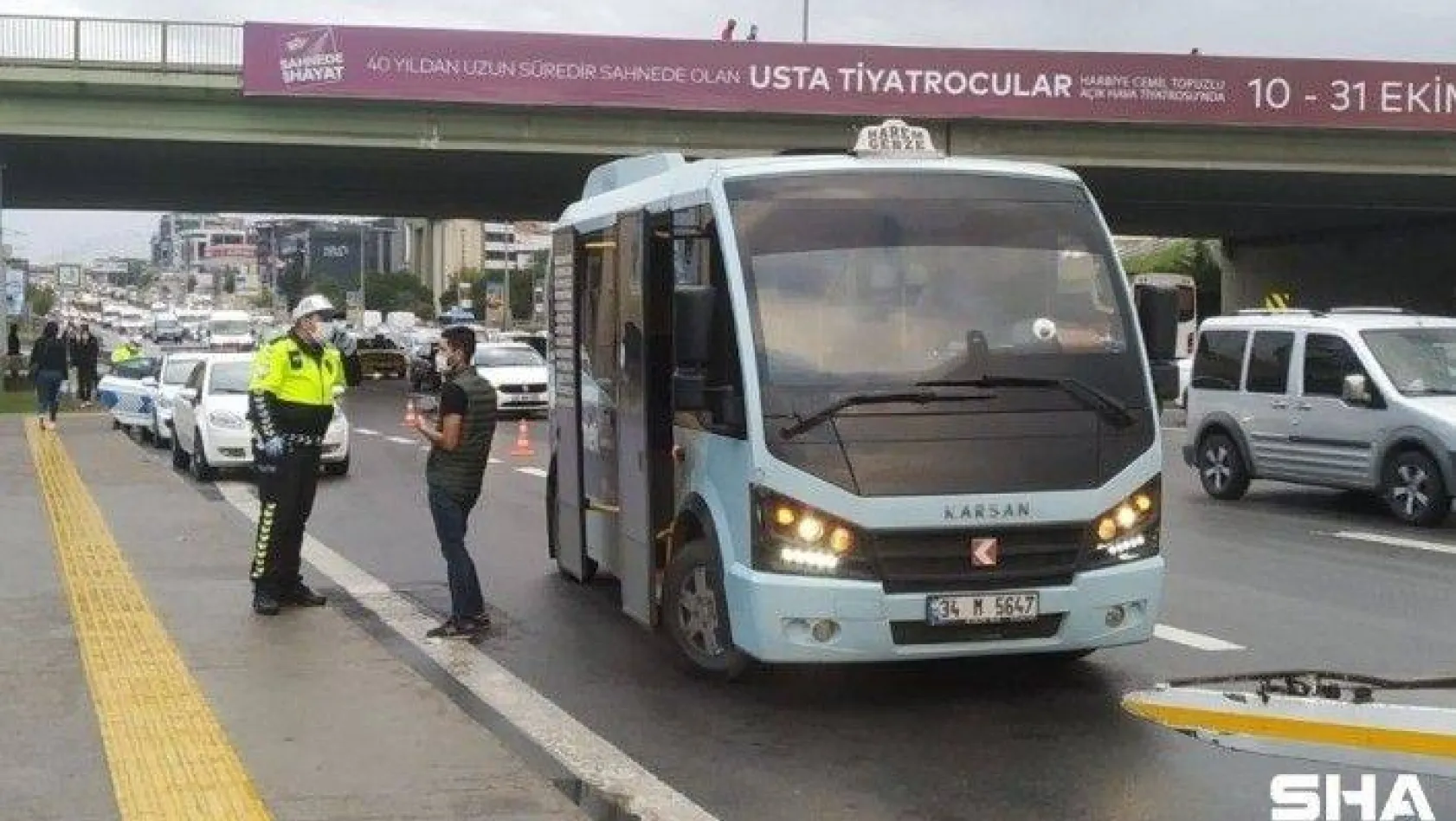 İstanbul Maltepe'de denetimlerde bir yolcu minibüsüne ve ticari taksiye ceza kesildi