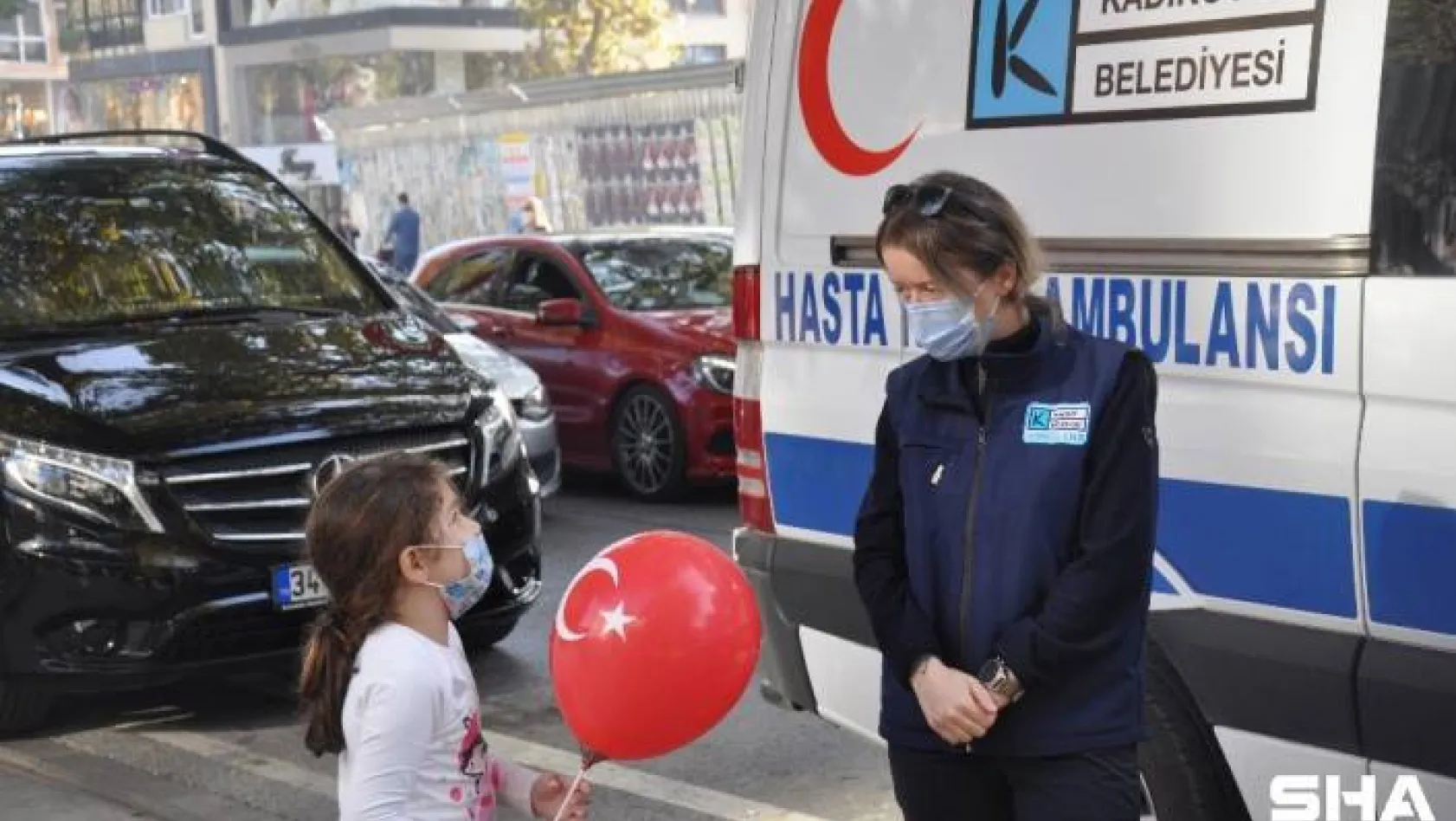 Kadıköy'de korona virüse ambulansla farkındalık