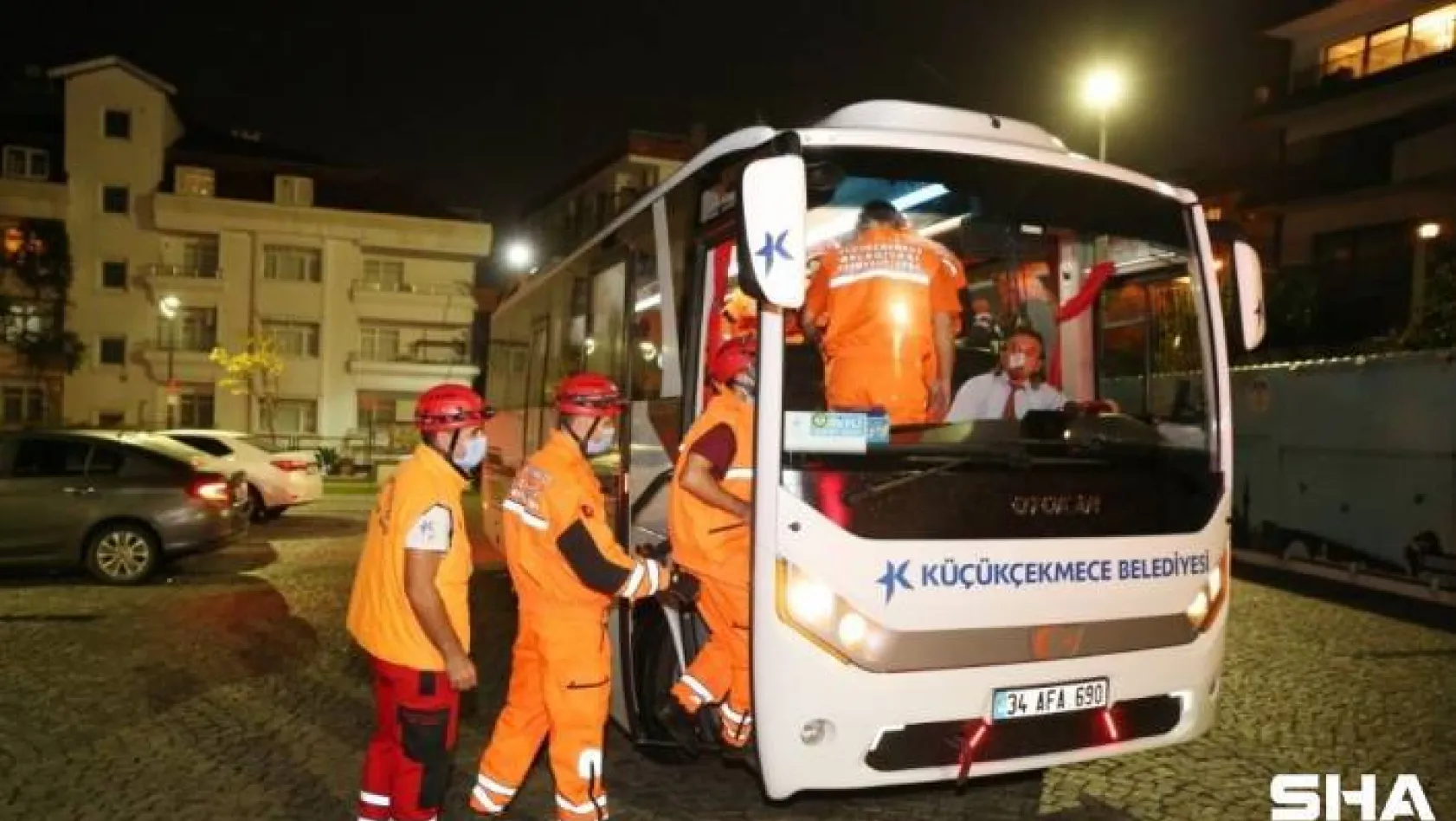 Küçükçekmece Sivil Savunma ekipleri, İzmir depremi için yola çıktı