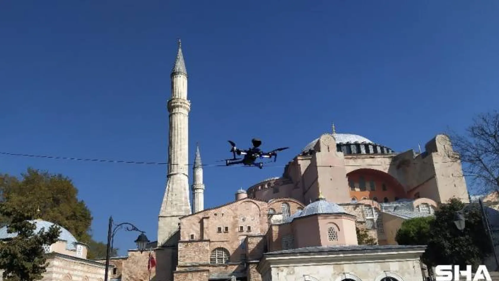 Sultanahmet ve Ayasofya'da drone'lu virüs denetimi