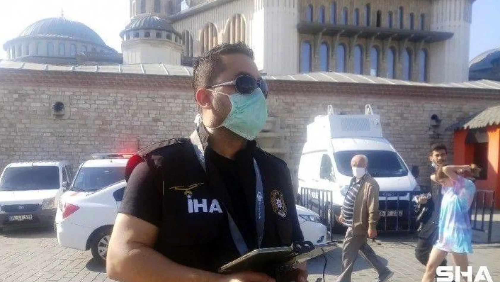 Taksim'de turistlere yönelik korona virüs denetimi