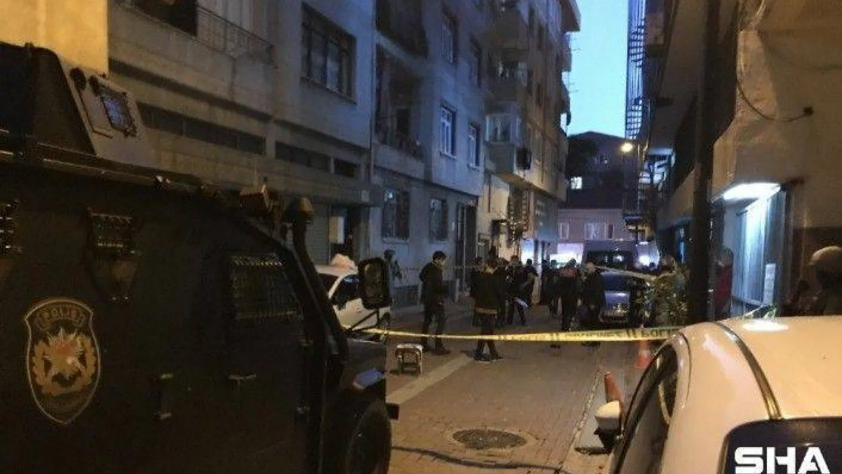 Zeytinburnu'nda iki aile arasındaki kavga kanlı bitti: 2 yaralı