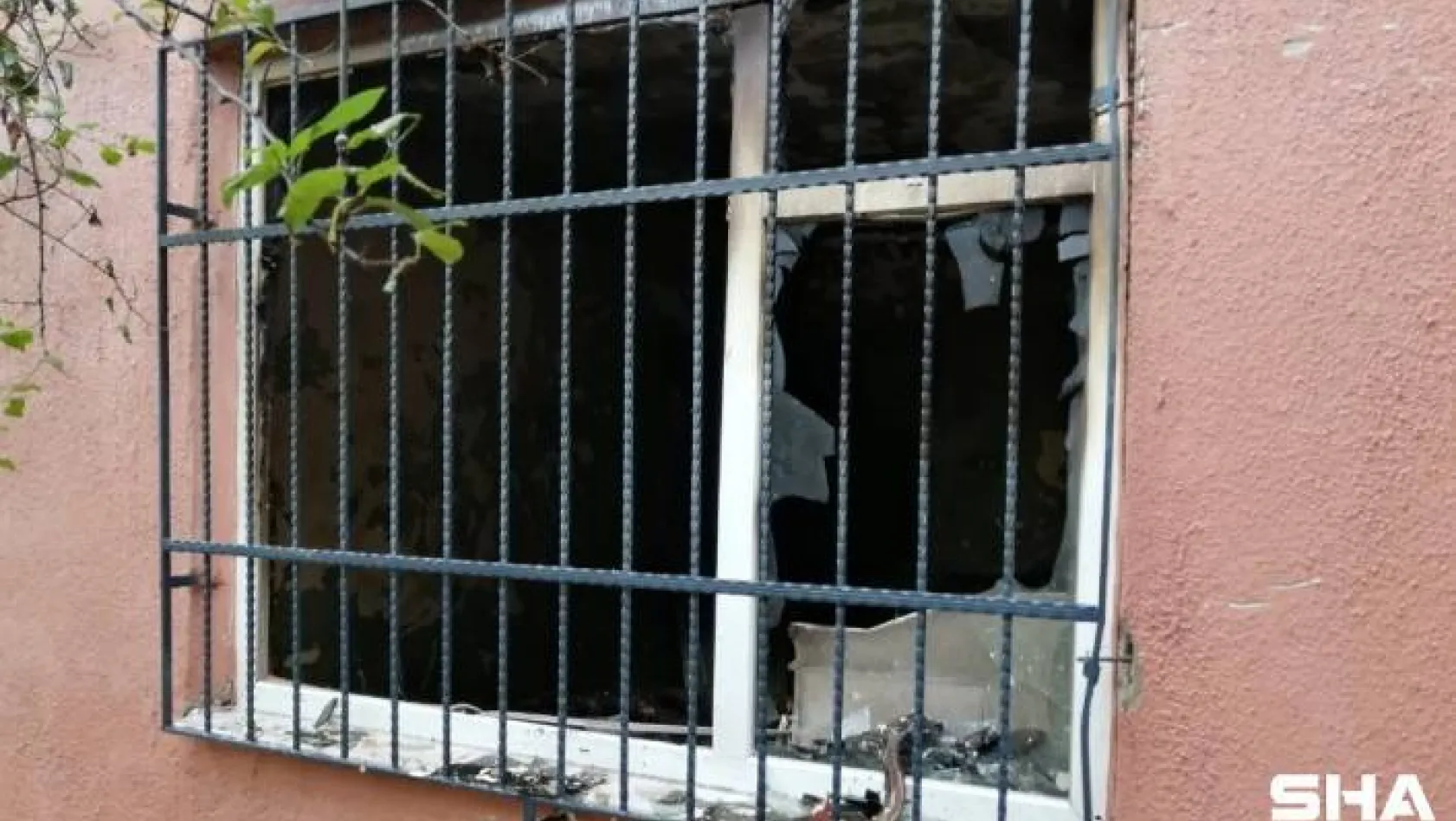 Ataşehir'de iki katlı binada yangın
