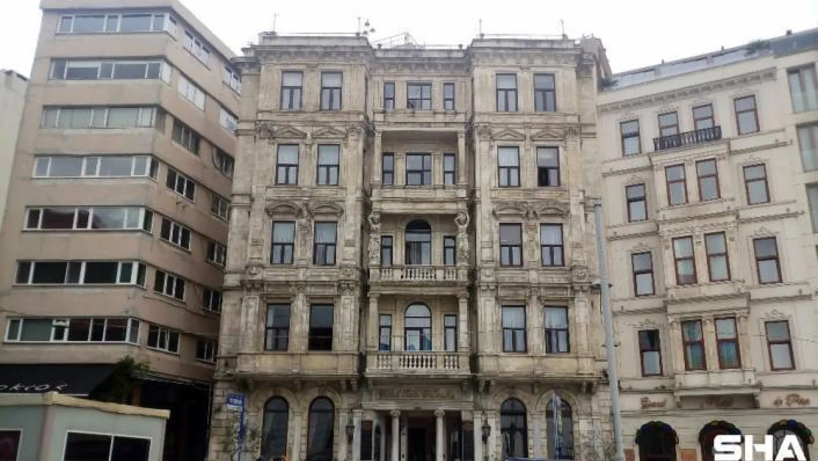 Beyoğlu'nda tarihi otelde bir kadın ölü bulundu