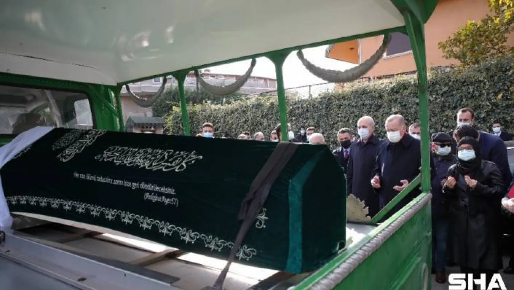 Cumhurbaşkanı Erdoğan, Ticaret Bakanı Pekcan'ın annesinin cenaze törenine katıldı