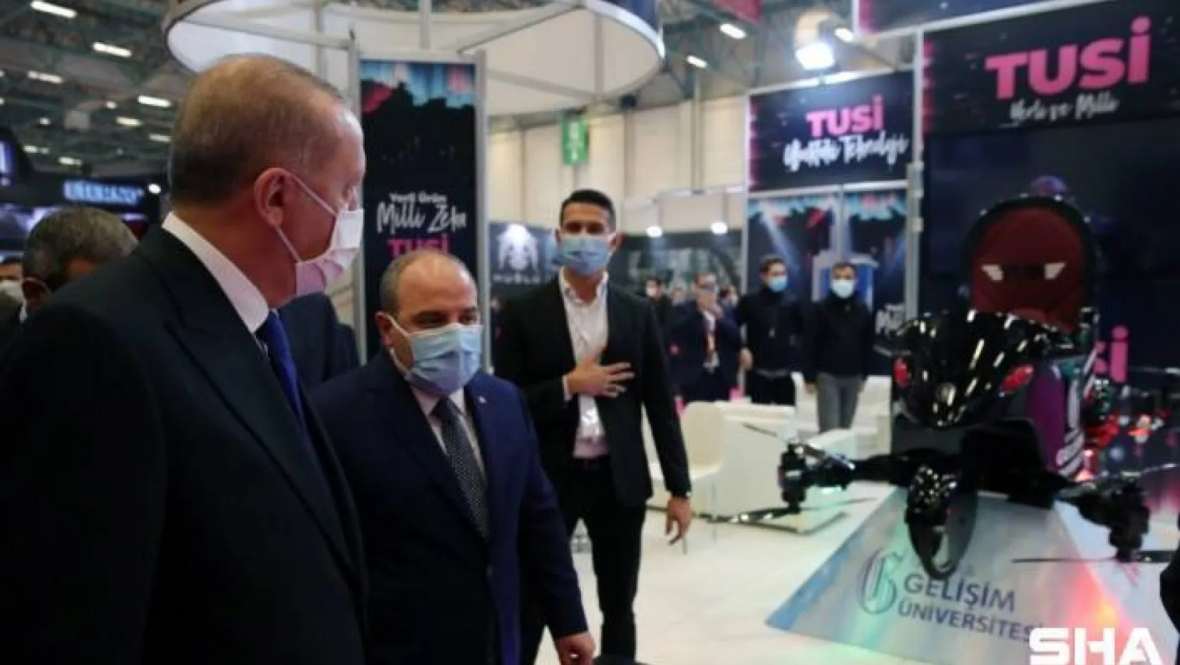 Cumhurbaşkanı Erdoğan, uçan araba TUSİ'yi inceledi
