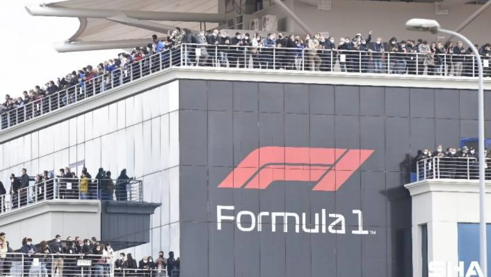 Formula 1'de balkonlar tıklım tıklım!